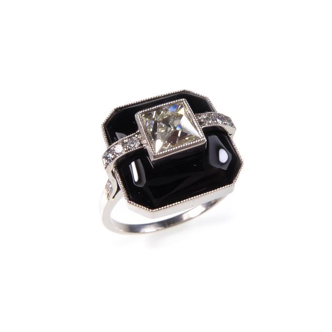 Onyx and French cut diamond ring | MasterArt